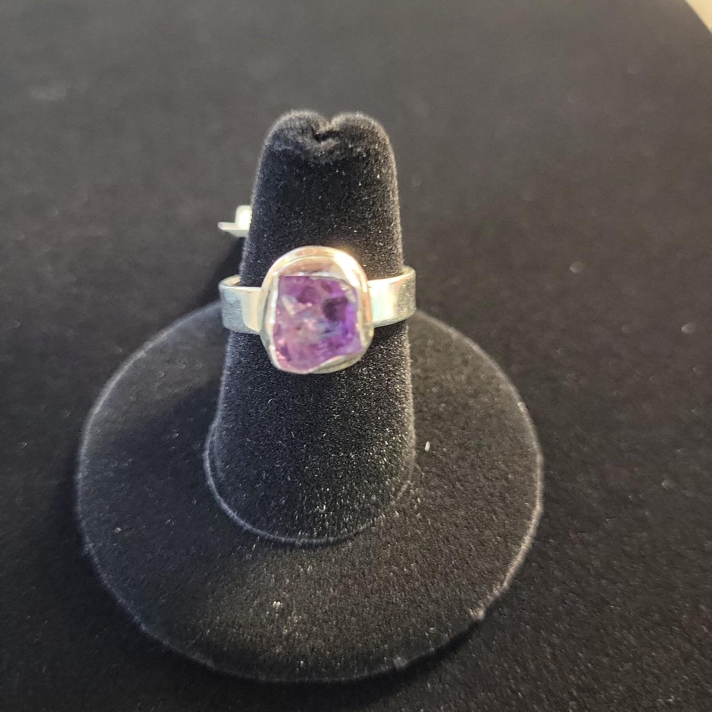 Sz7.75 Amethyst Freeform .5"L Wideband Ring 925 Sterling Silver