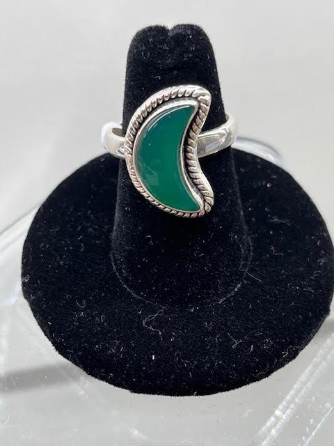 8-Green Onyx Moon Shape Sterling Silver Ring Size 8