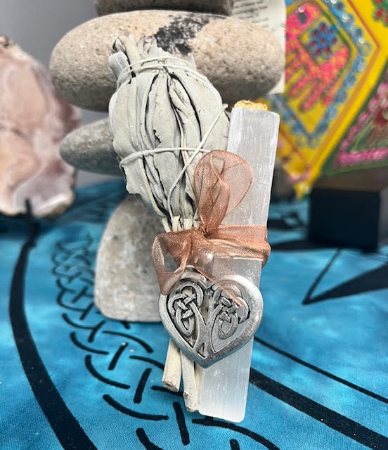 Heart Pendant Smudge & Crystal Cleansing Bundle - White Sage, Selenite, and Palo Santo Stick