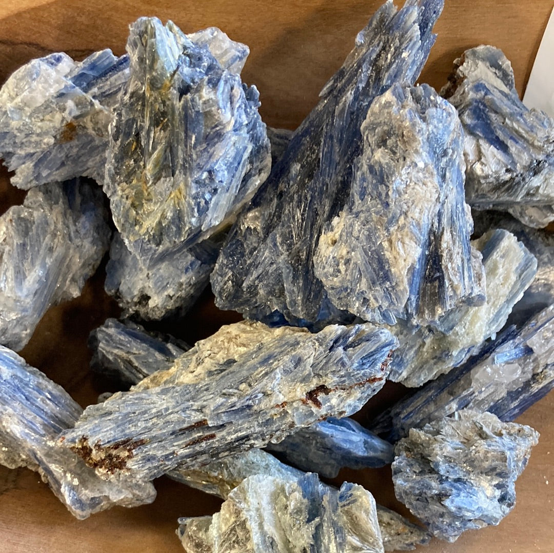 Blue Kyanite Raw (L)