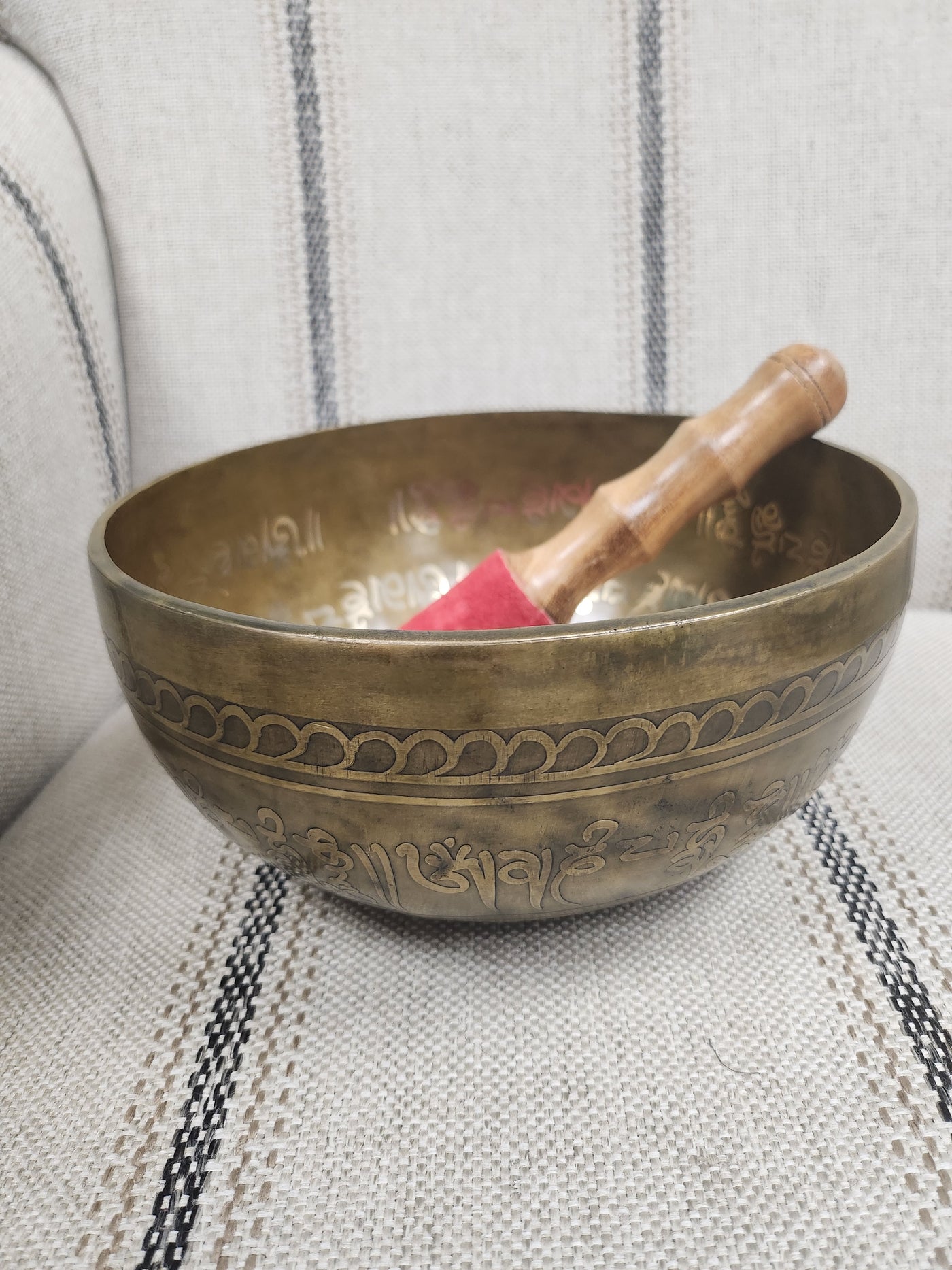 8"Metal Hand Hammered Singing Bowl and Mallet